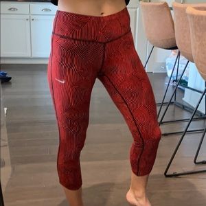 ⚜️Nike red graphic leggings size XS